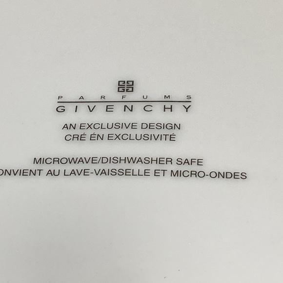 1(one) Givenchy Paris Les Fleurs De Parfums Porcelain 8.25” Lancheоn Plate Red - Picture 3 of 3